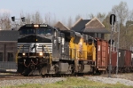 NS 9275 leads train O99 across the diamonds